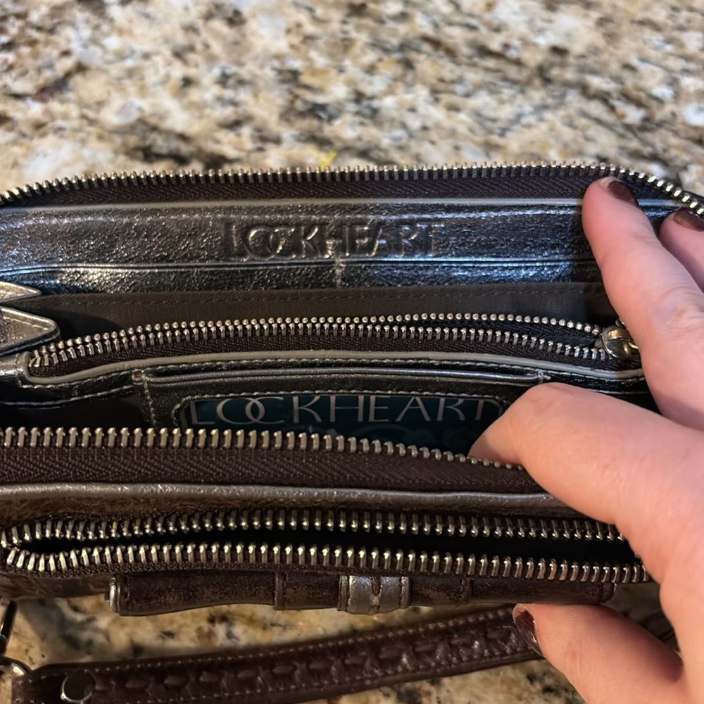 Brown leather Lockheart wristlet - Picture 4 of 10